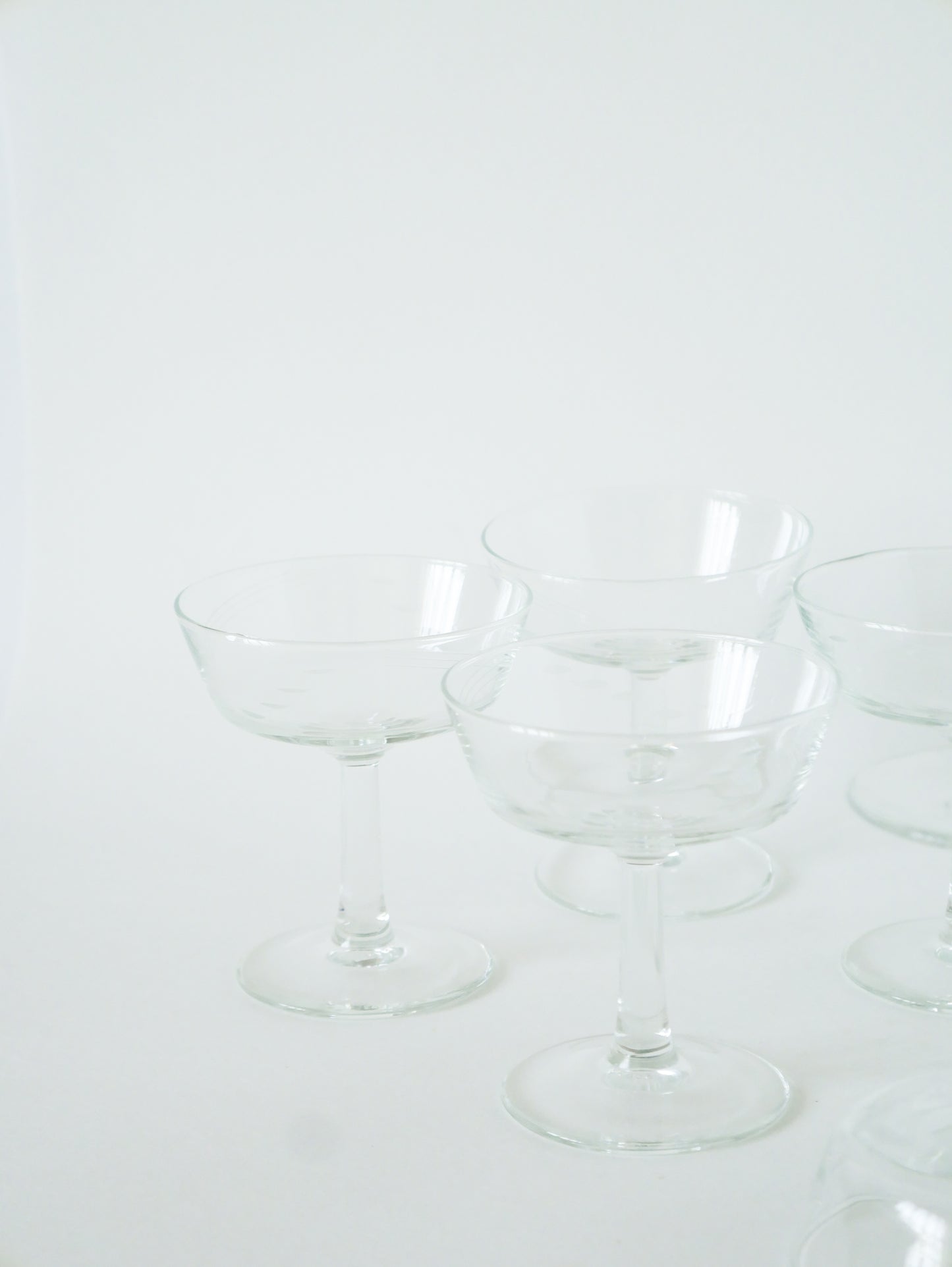 Ensemble de 6 coupes à champagne gravées en cristallin, 1960