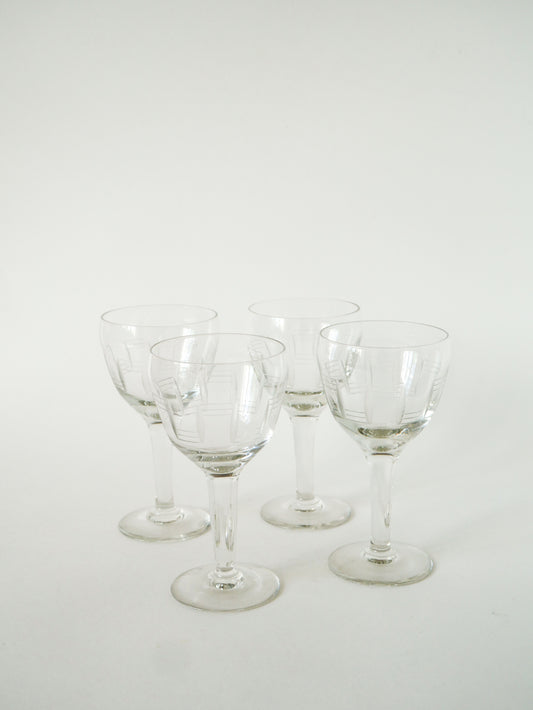 Ensemble de 4 grands verres à vin gravés, pieds épais, 1960