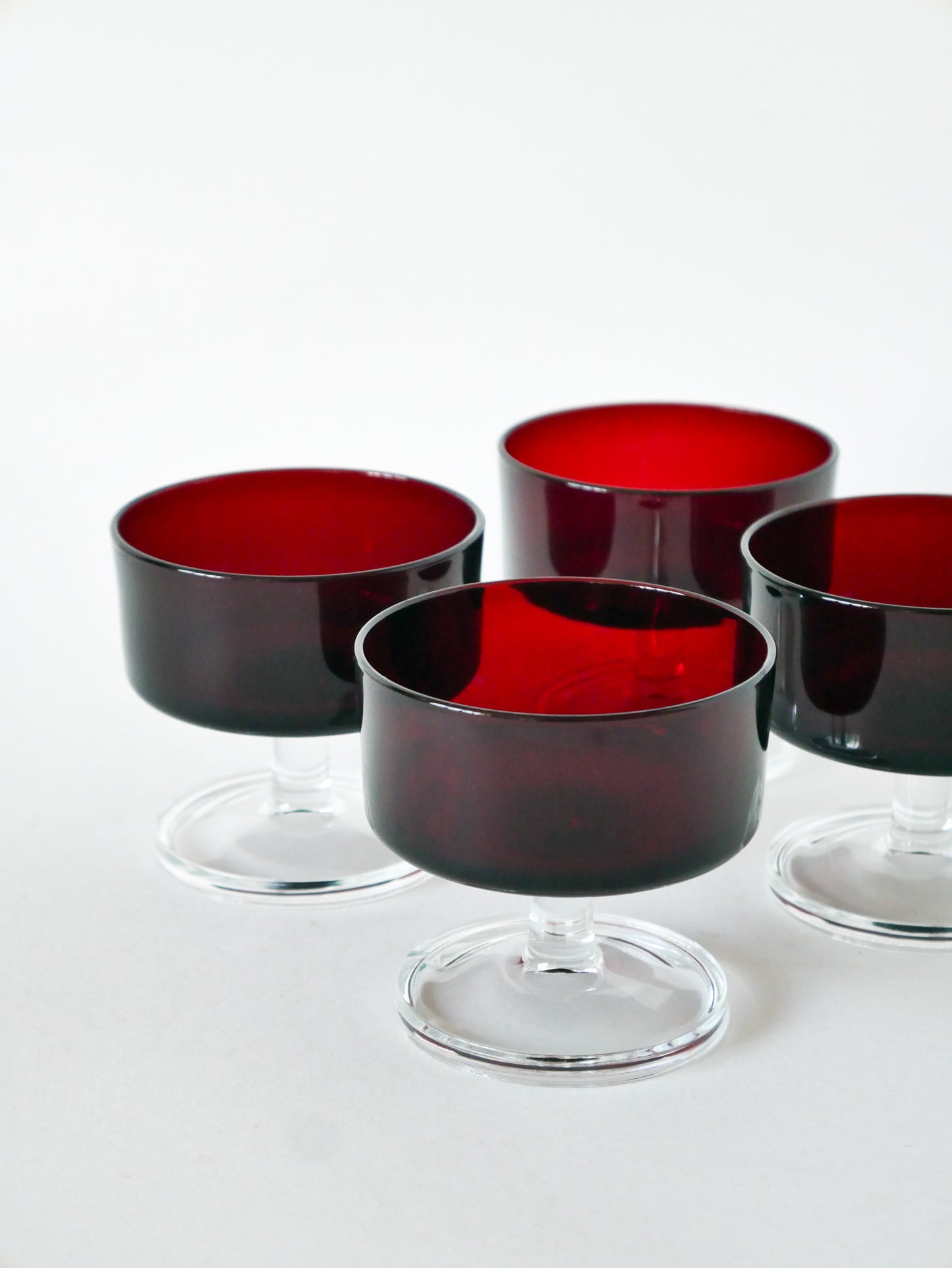 Lot de 4 coupes à champagne Luminarc, modèle "Cavalier", Bordeaux, Design, 1970