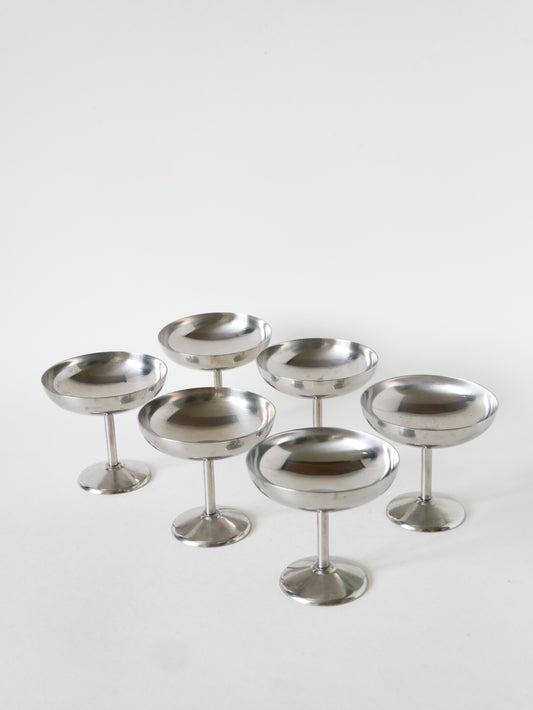 Ensemble de 6 coupes en inox à pieds fin, 1970 - 9 X 9 cm