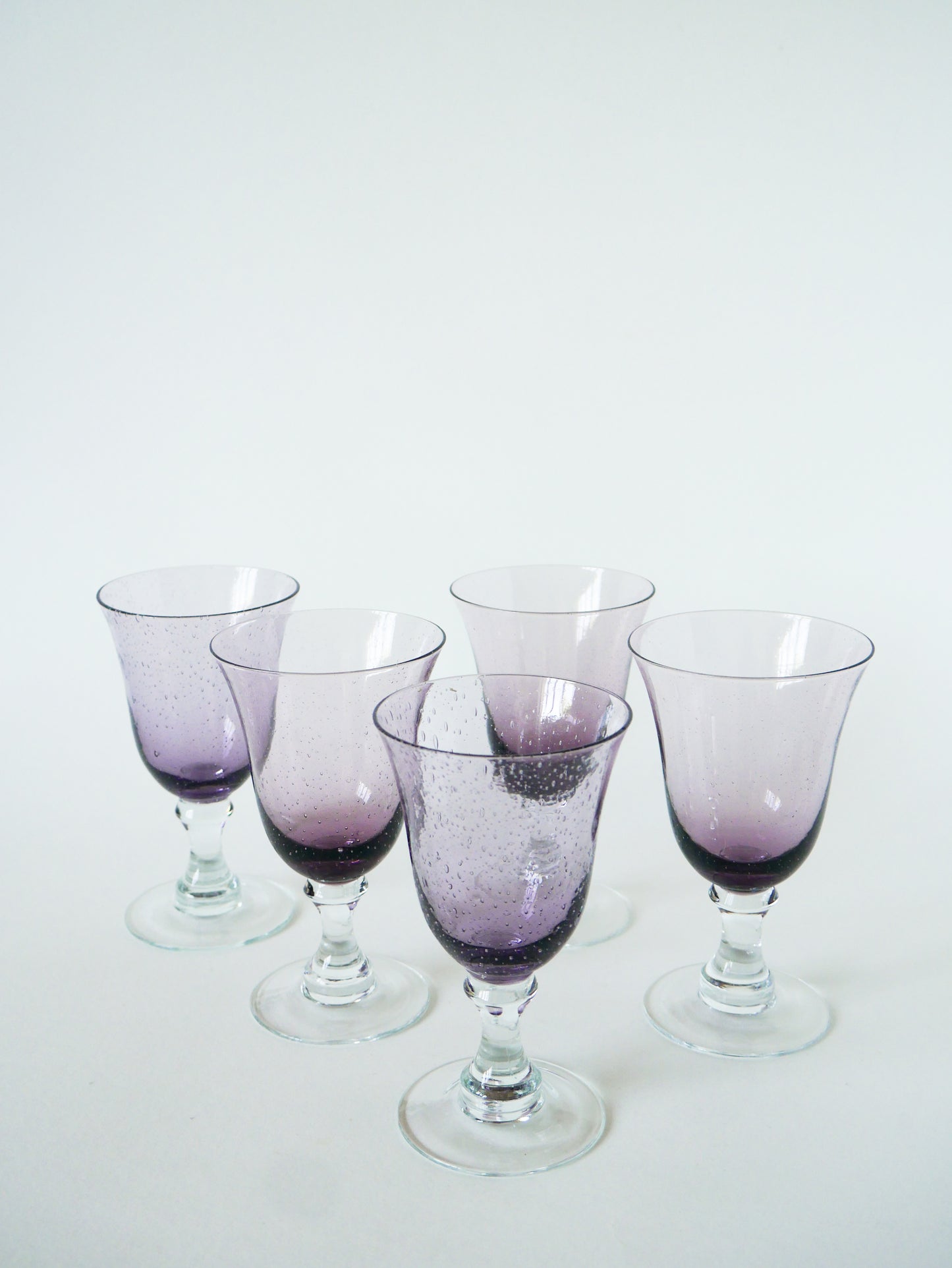 Lot de 5 grands verres à vin en verre bullé, Style Biot, Violet, 1970