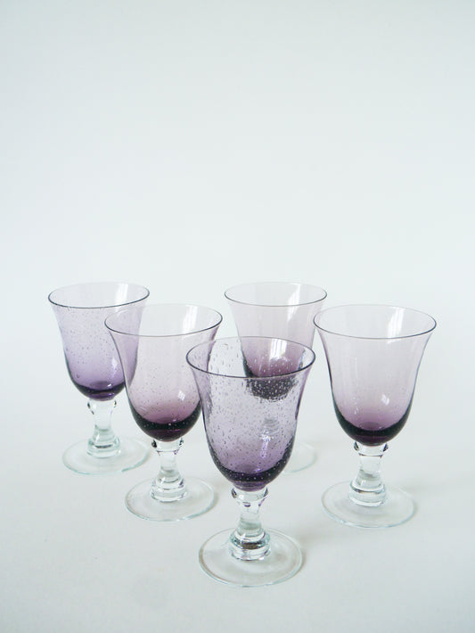 Lot de 5 grands verres à vin en verre bullé, Style Biot, Violet, 1970