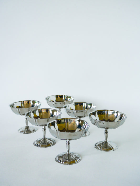 Lot de 6 coupes en inox, pieds haut et travaillé, Design, 1970 - 8 X 9 cm