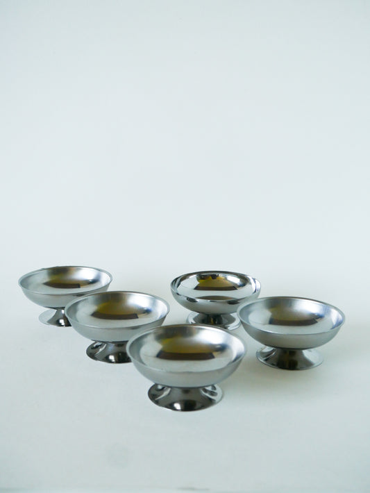 Lot de 5 coupes à glace en inox, pieds large, Design, 1970 - 4 X 9 cm