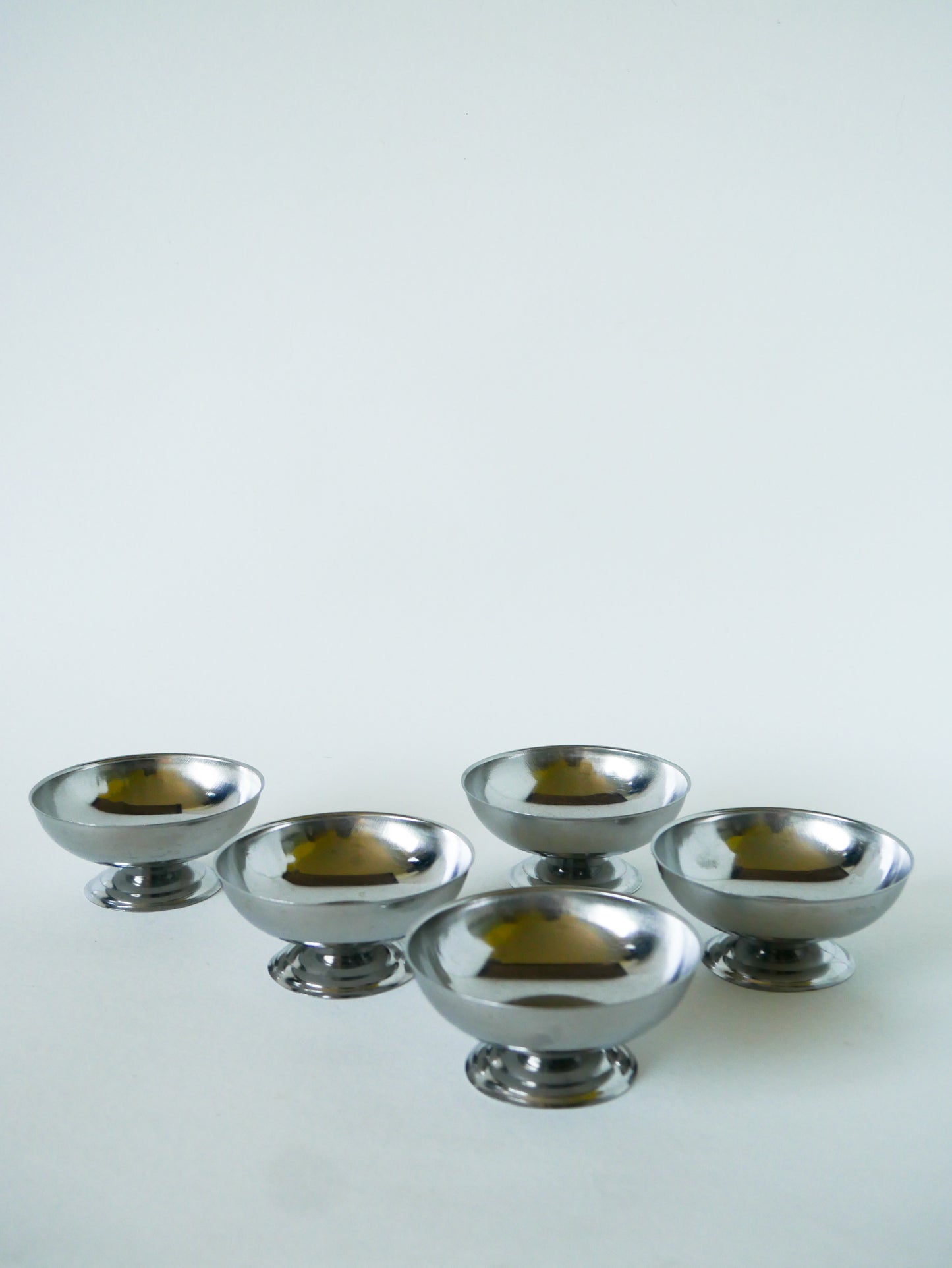 Lot de 5 coupes à glace en inox, pieds large, Design, 1970 - 4.2 X 9 cm