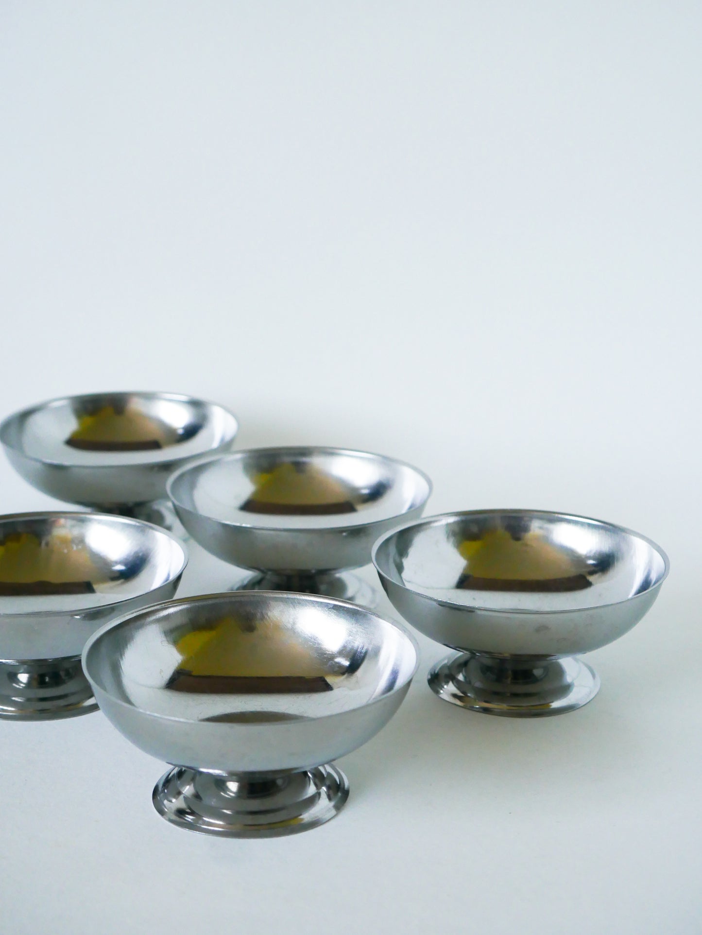 Lot de 6 coupes à glace en inox, pieds large, Design, 1970 - 4.5 X 9 cm