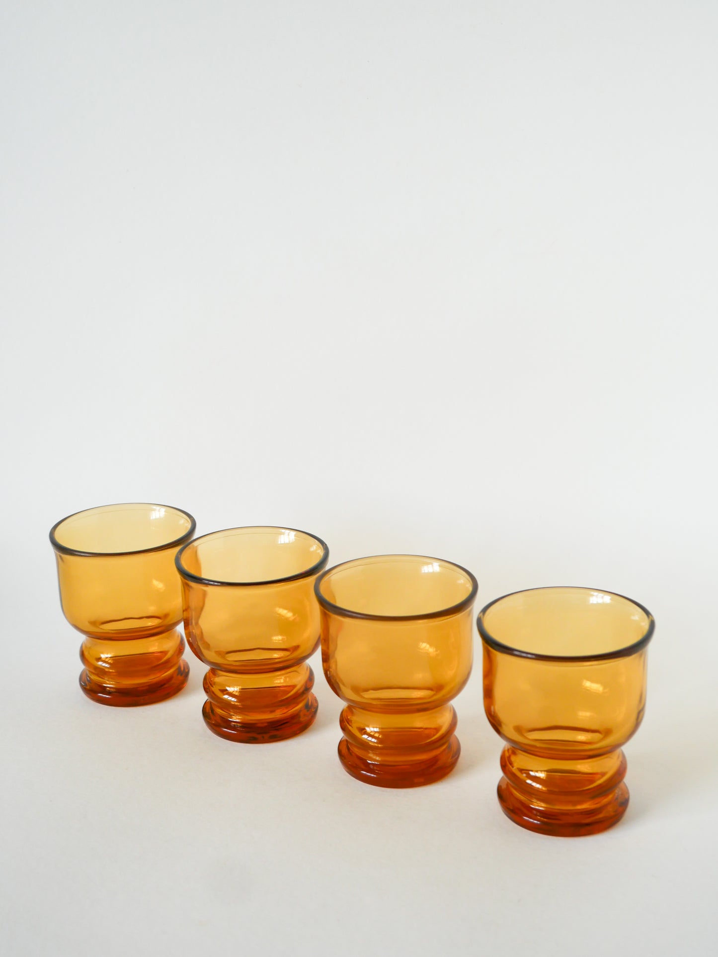 Lot 4 verres à eau en verre ambré, Pernod, 1970