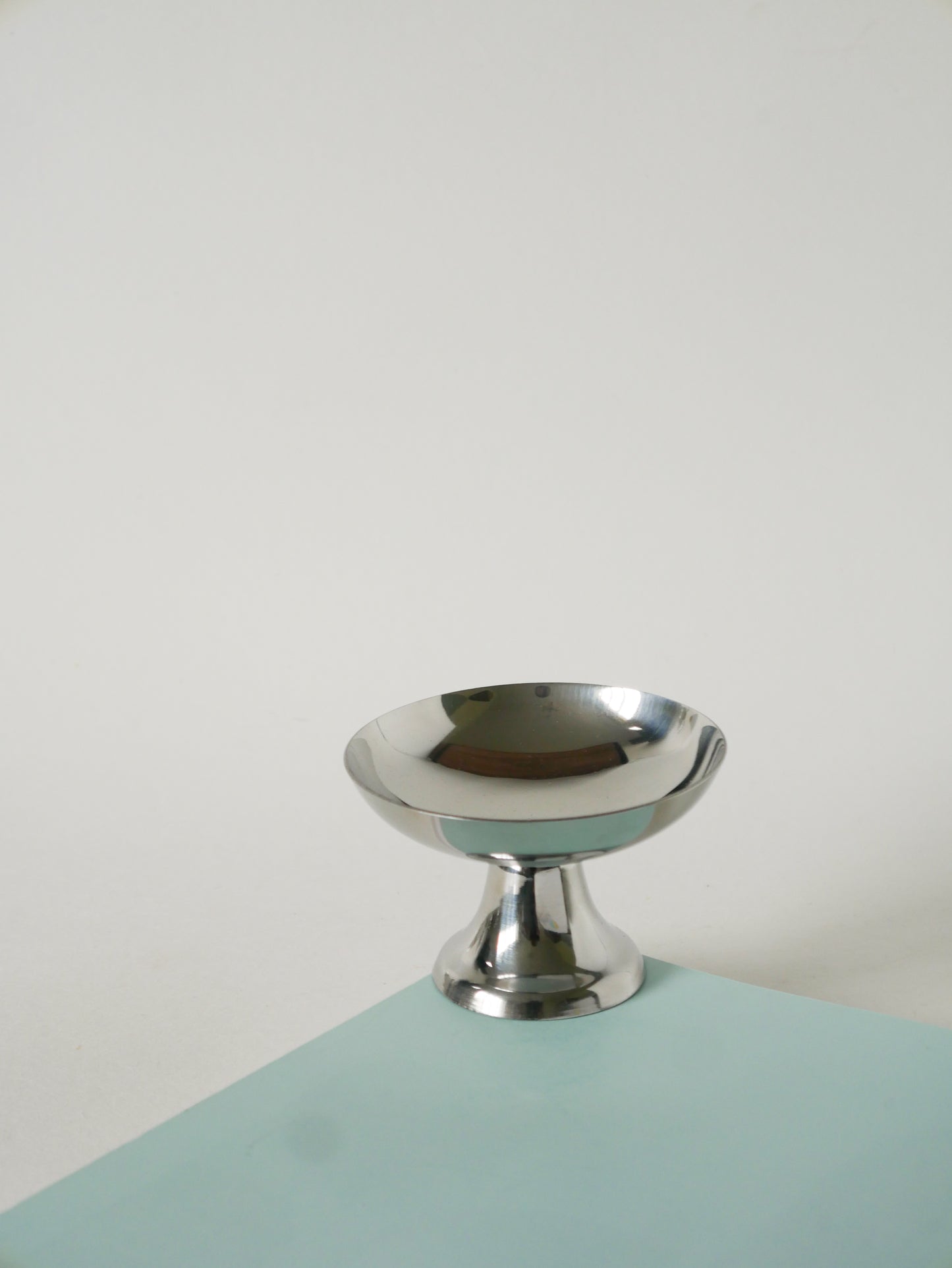 Lot de 6 coupes en inox hautes, pieds large, Design,1970 - 6 X 9 cm