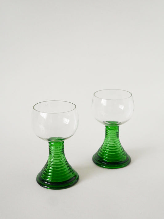 Duo de grands verres à vin style Roemer, pieds Verts, 1970