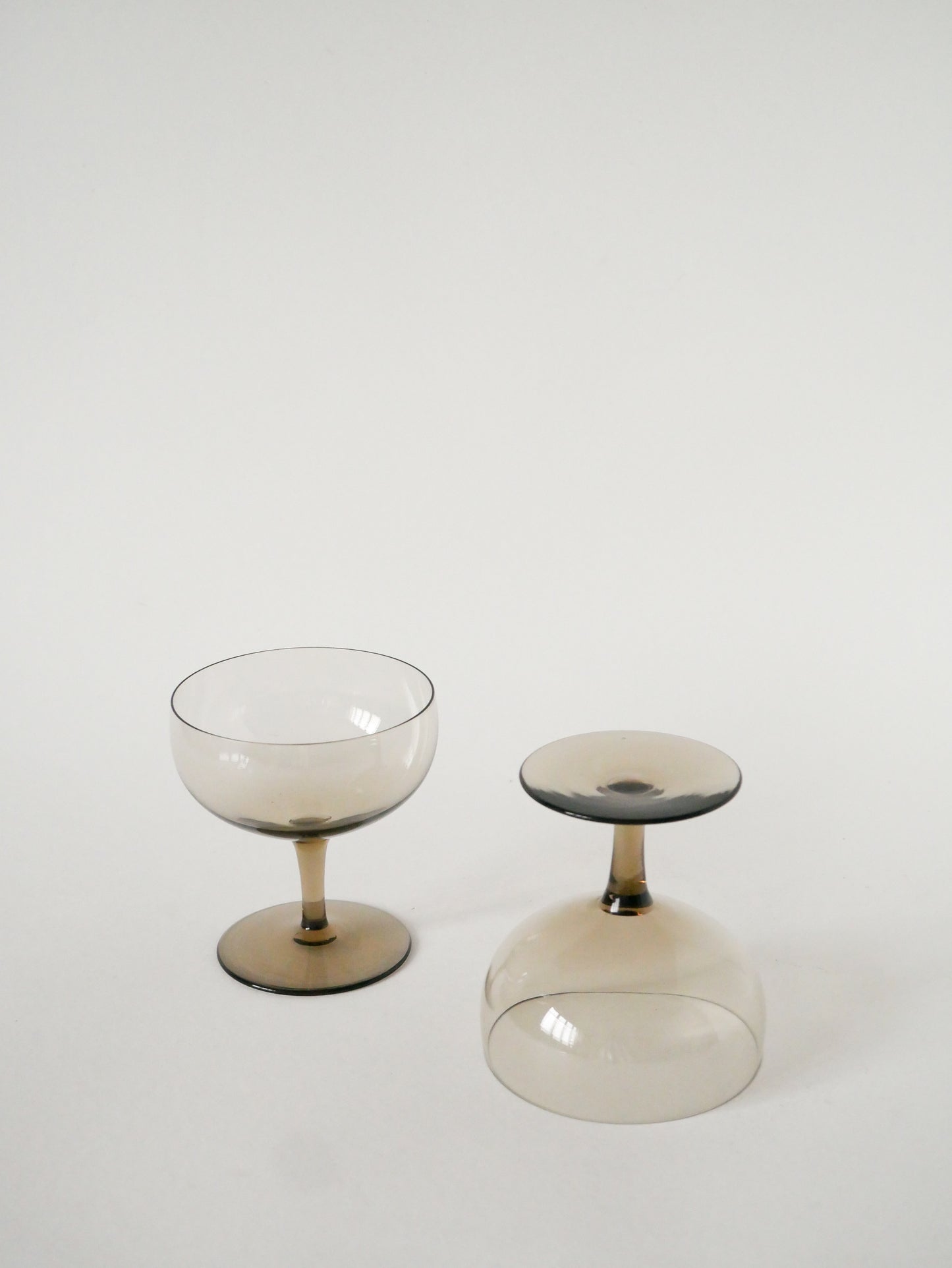 Duo de coupes à champagne, Verre Fumé, Design, 1970