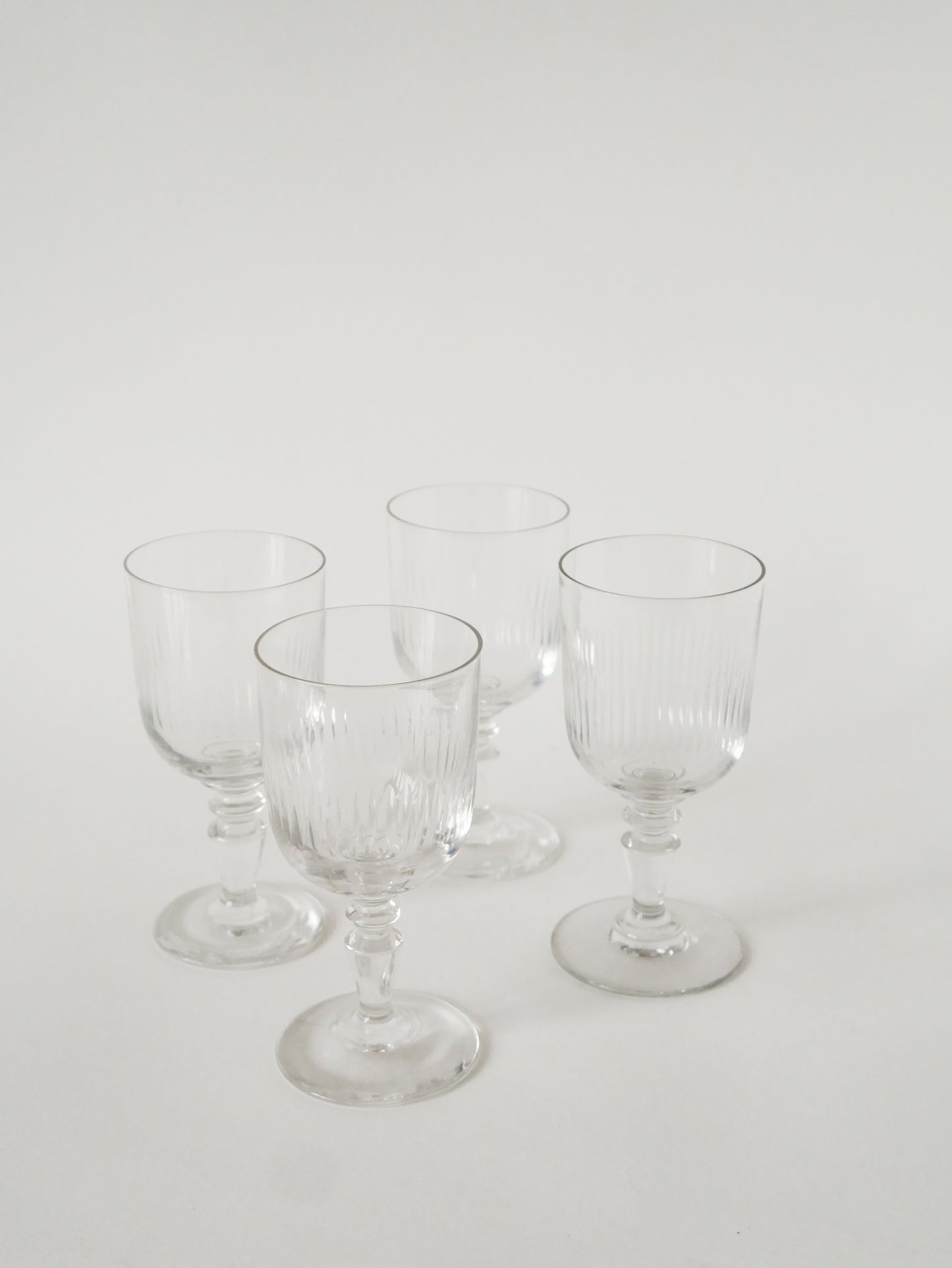 Lot de 4 grands verres à vin anciens, 1930