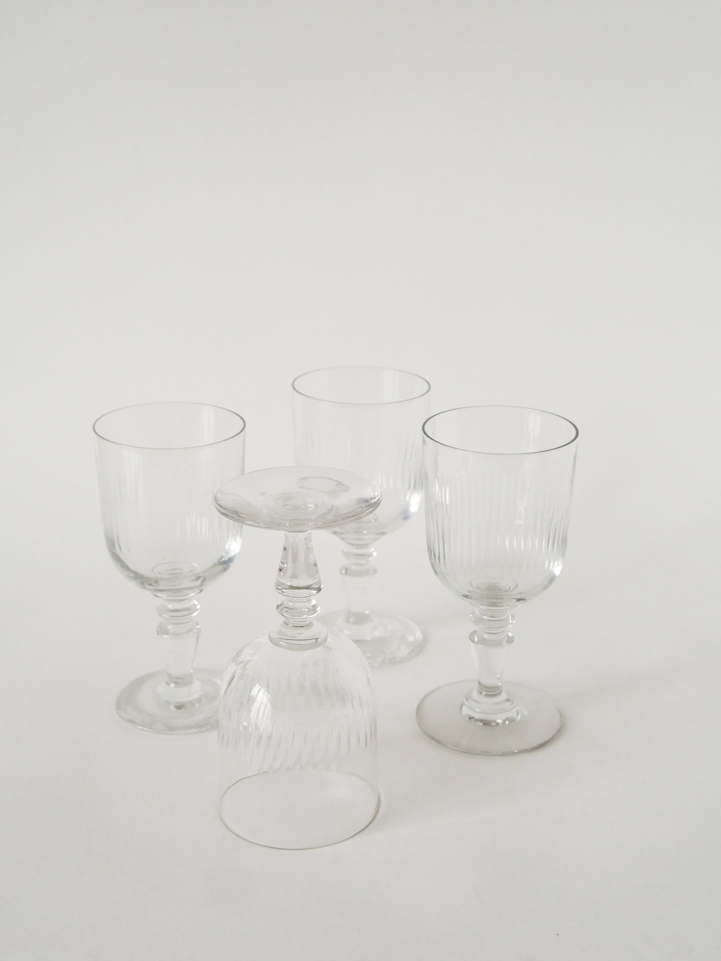 Lot de 4 grands verres à vin anciens, 1930