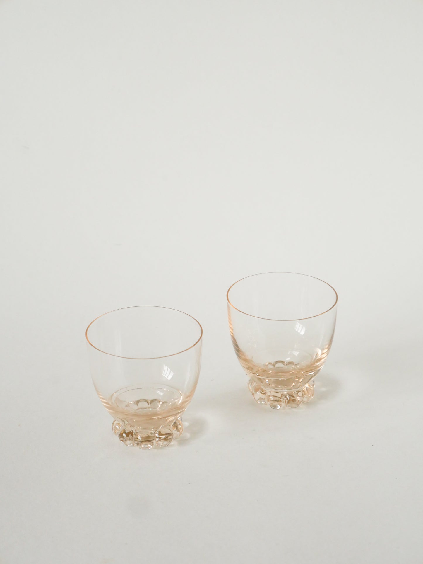Duo de mini verres, pieds boules, Rose, Design, 1960