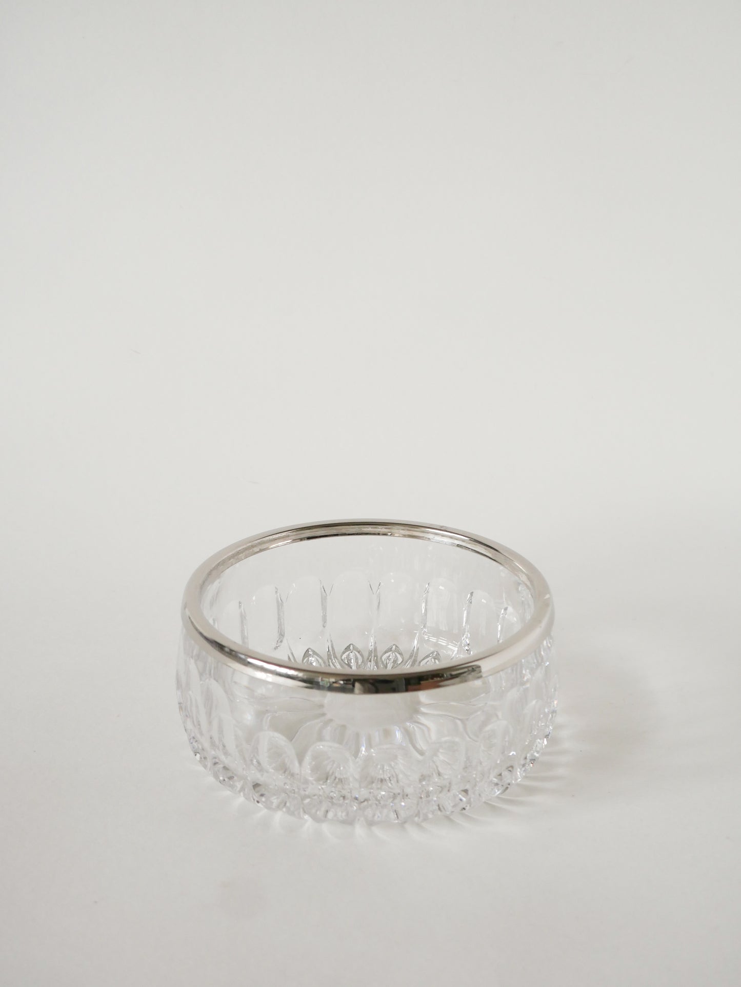 Petit saladier en cristal et métal argenté, 1950