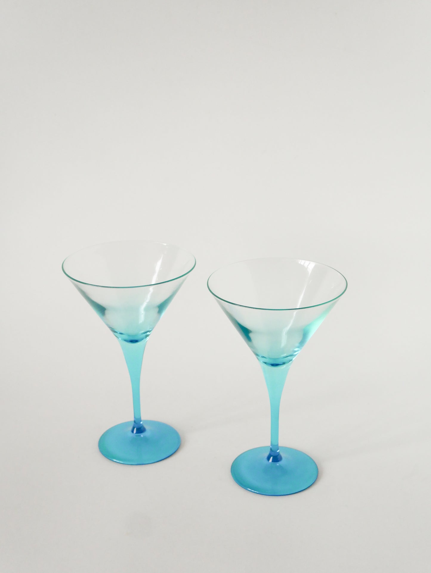 Paire de grands verres à cocktail / Martini, Bleu Ciel, Made in Italy, 1970