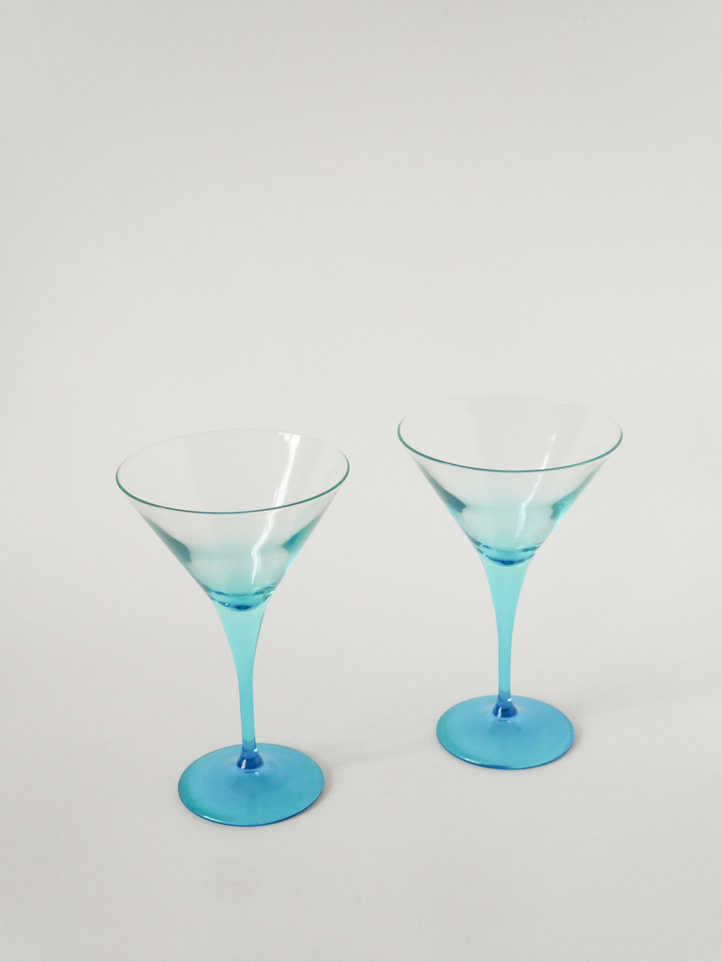 Paire de grands verres à cocktail / Martini, Bleu Ciel, Made in Italy, 1970