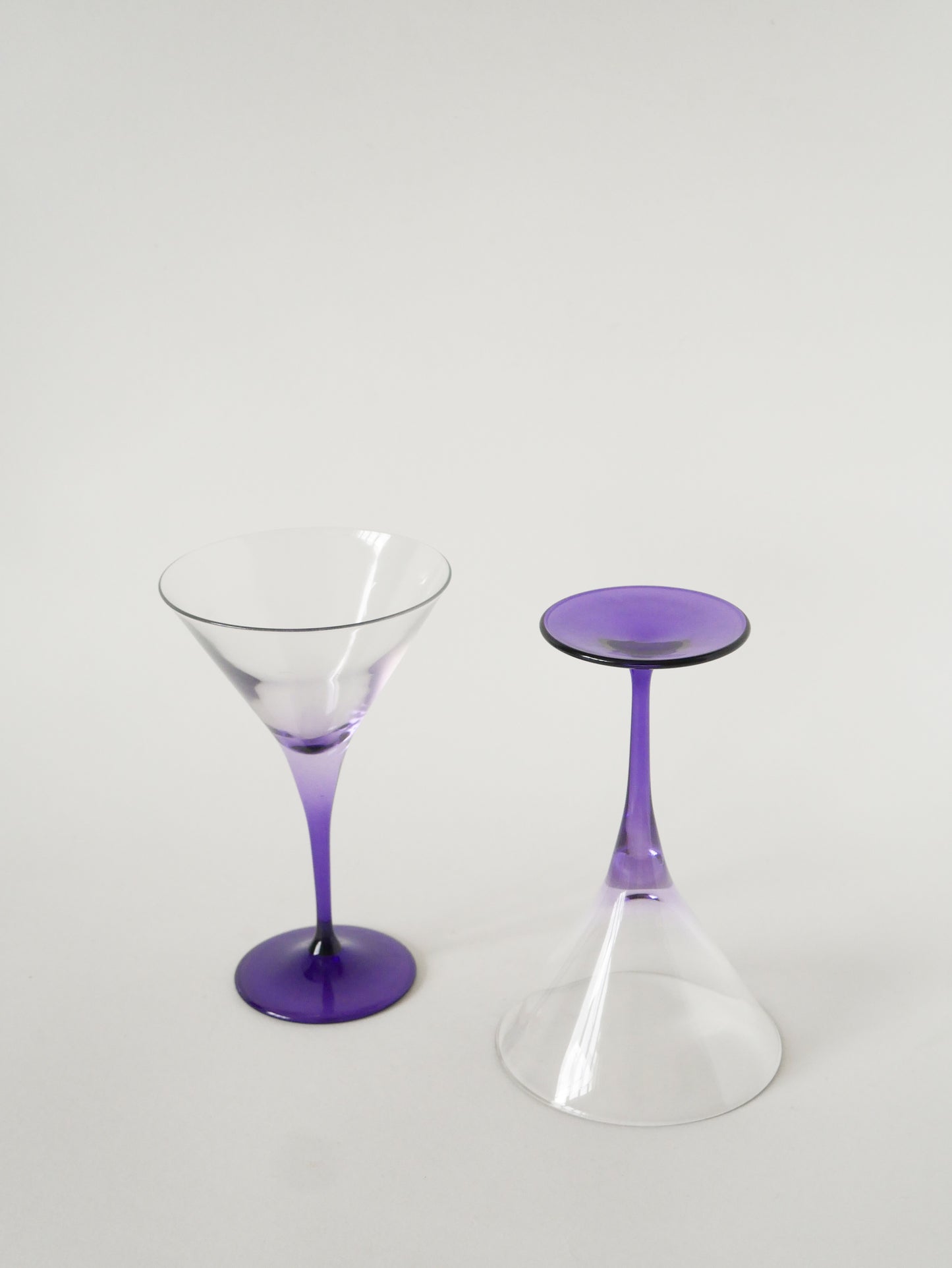 Paire de grands verres à cocktail / Martini, Violets, Made in Italy, 1970