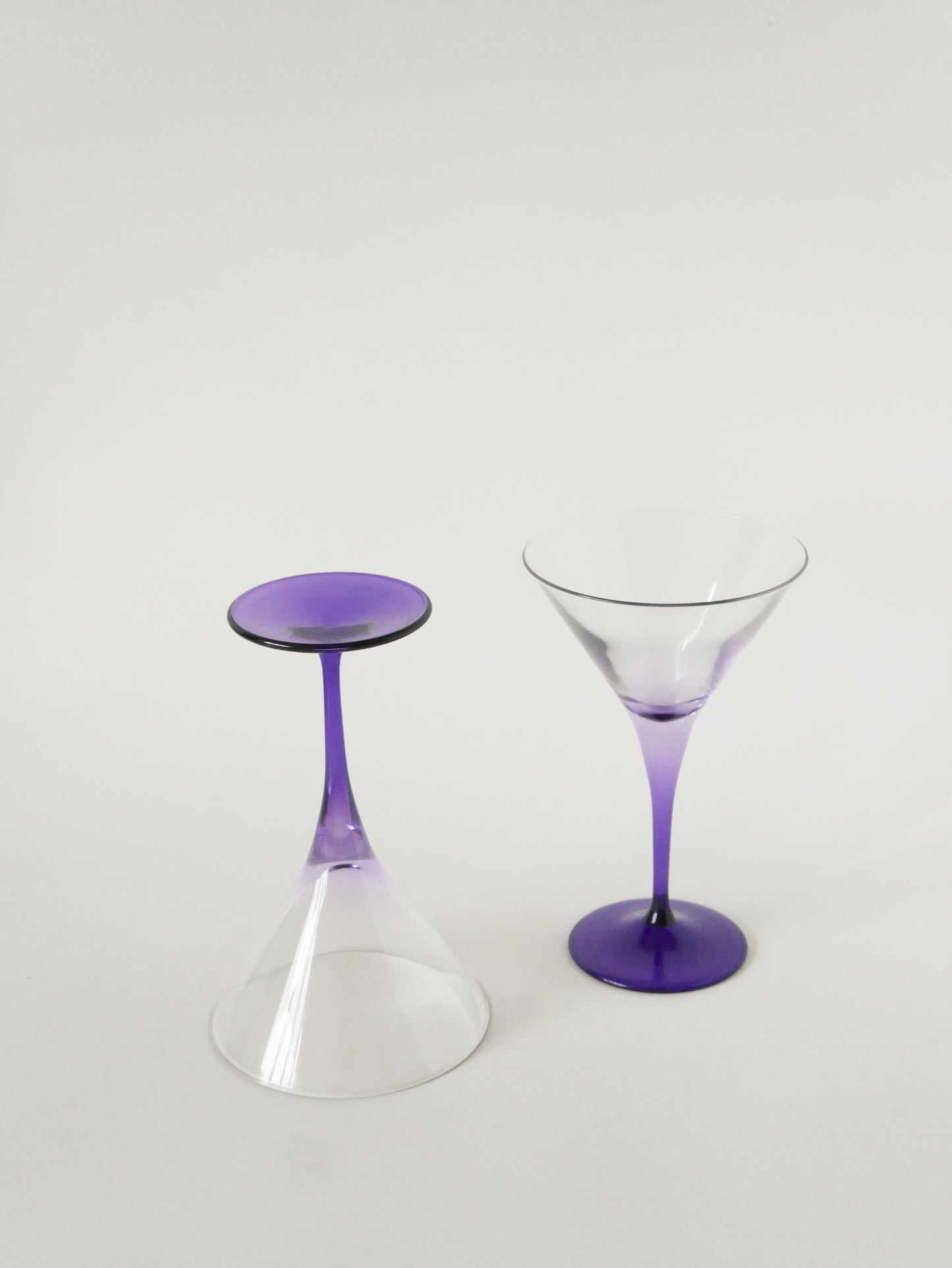 Paire de grands verres à cocktail / Martini, Violets, Made in Italy, 1970