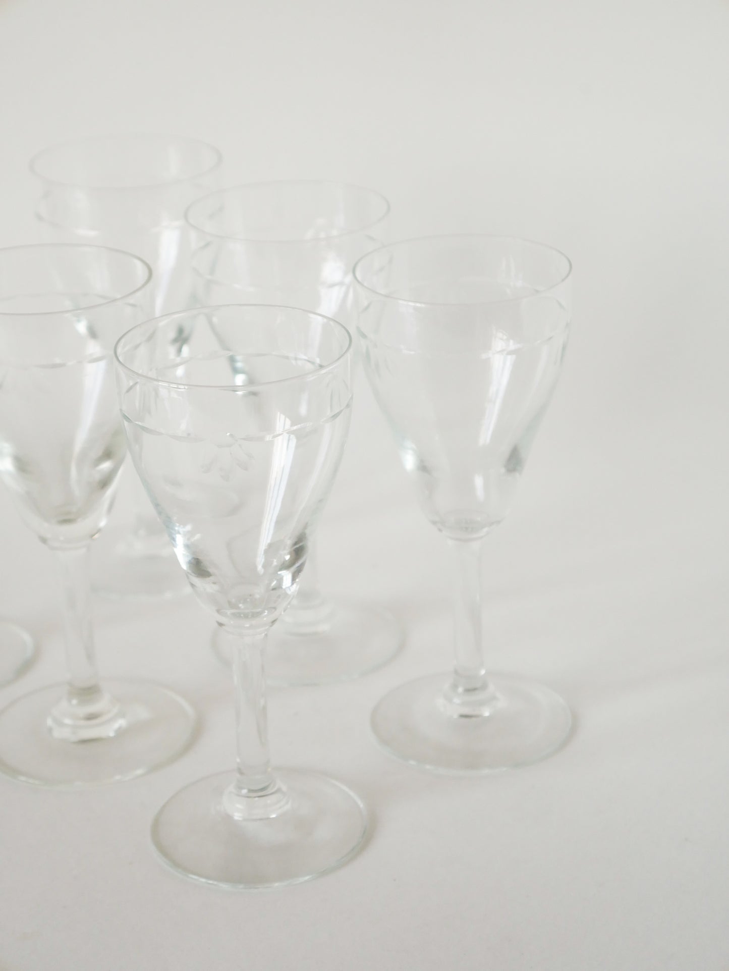 Lot de 6 verres à vin en cristal gravé, 1950