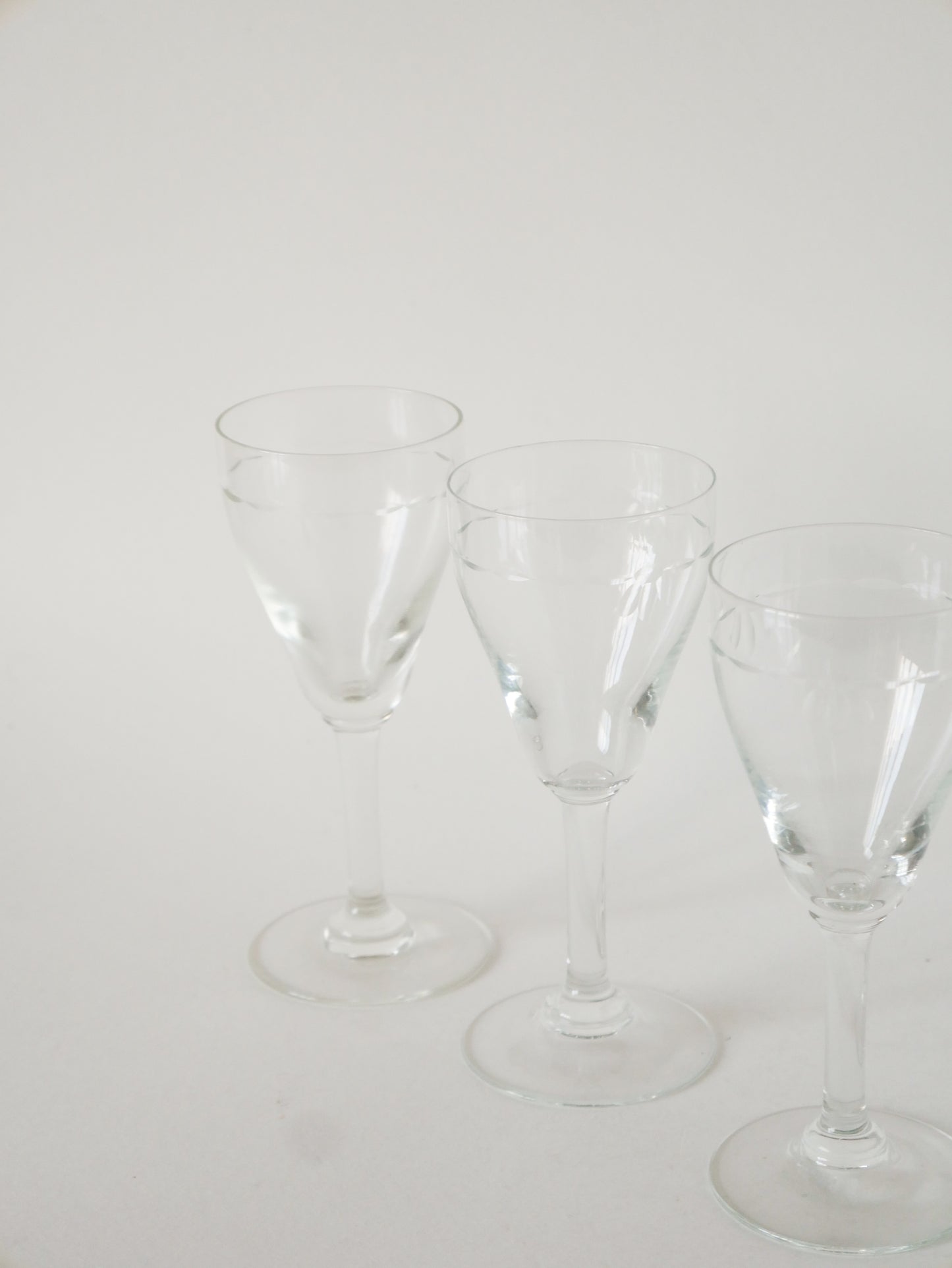 Lot de 6 verres à vin en cristal gravé, 1950
