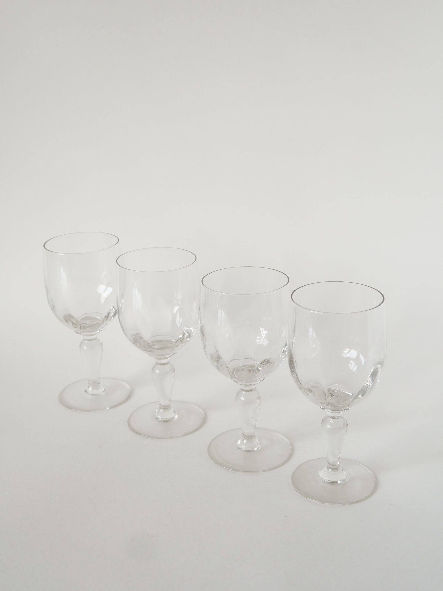 Lot de 4 grands verres à vin en cristal, 1930