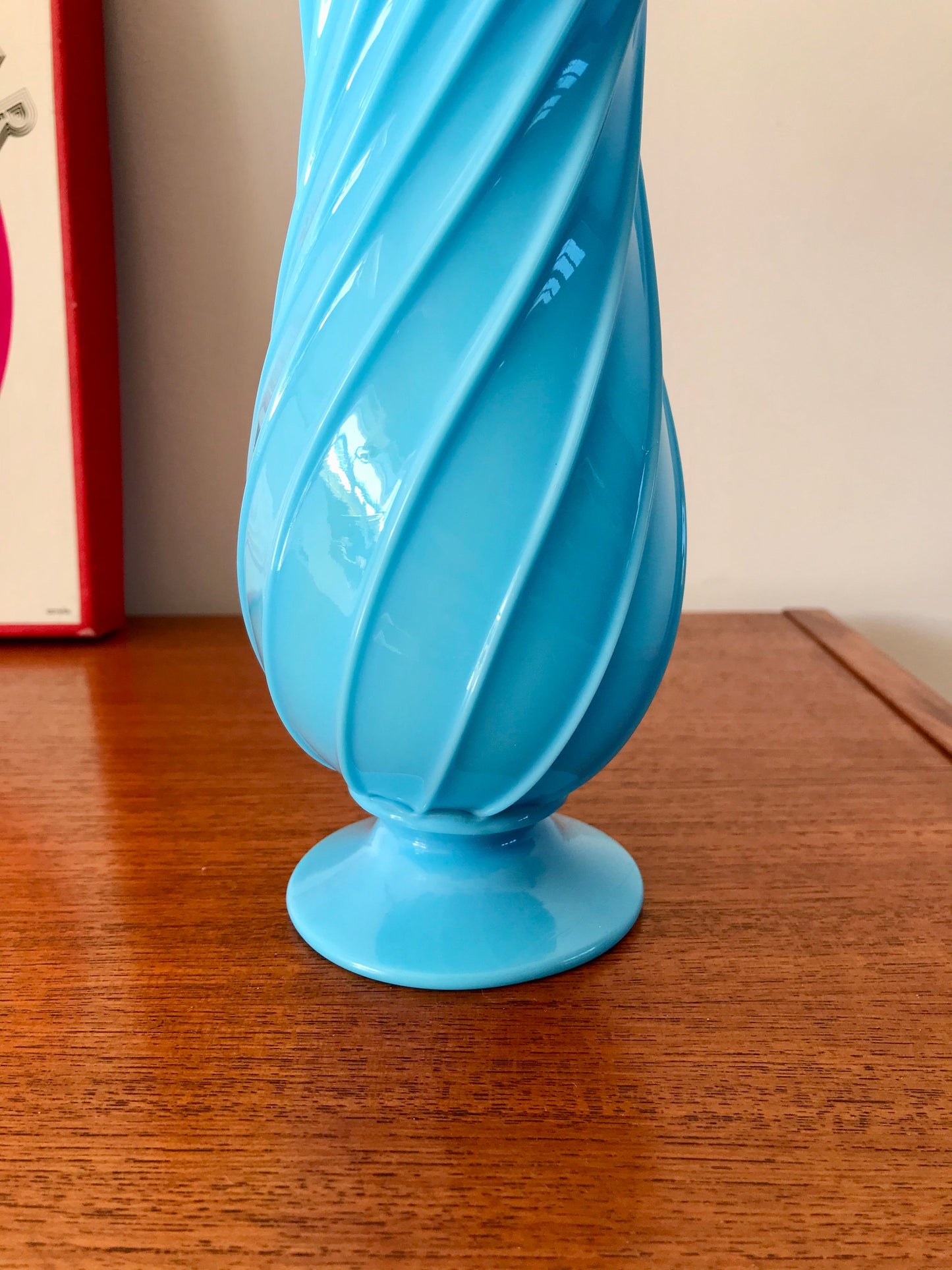 Vase en opaline bleu plissé années 30-40