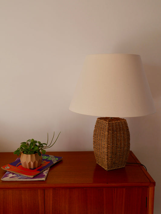 Lampe à poser en osier et métal avec abat-jour en lin vintage