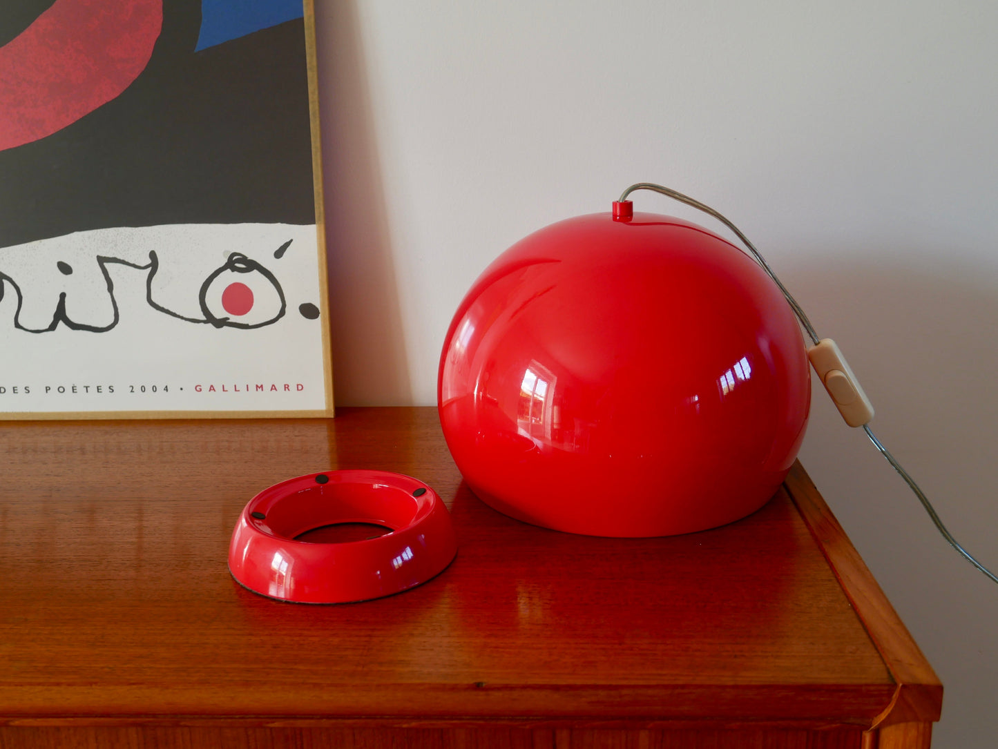 Lampe à poser Aluminor rouge modèle "Bouboule" années 70-80