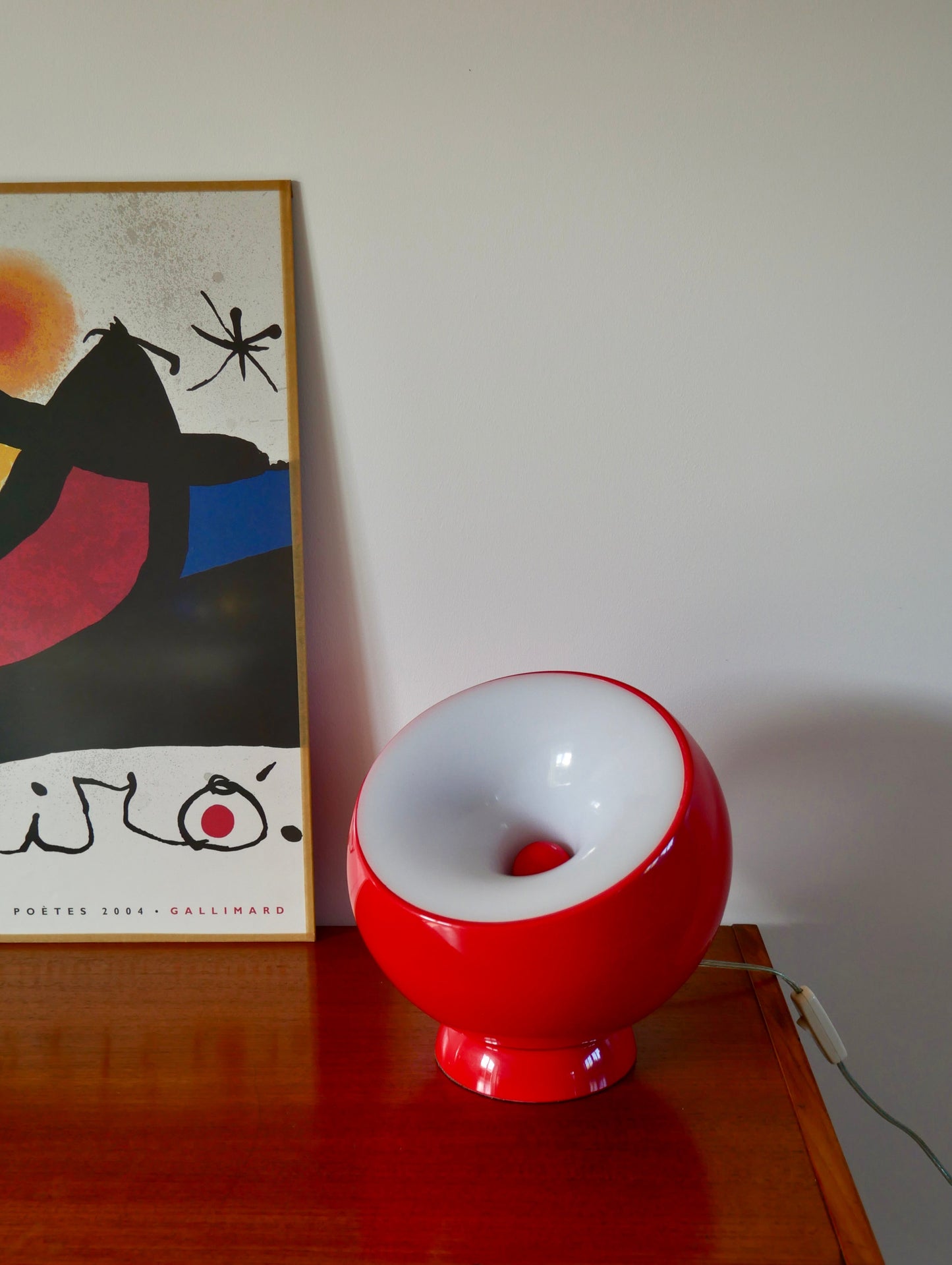 Lampe à poser Aluminor rouge modèle "Bouboule" années 70-80