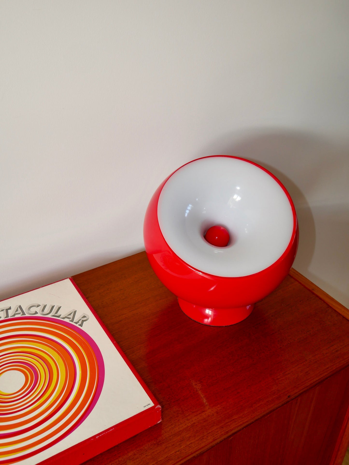 Lampe à poser Aluminor rouge modèle "Bouboule" années 70-80