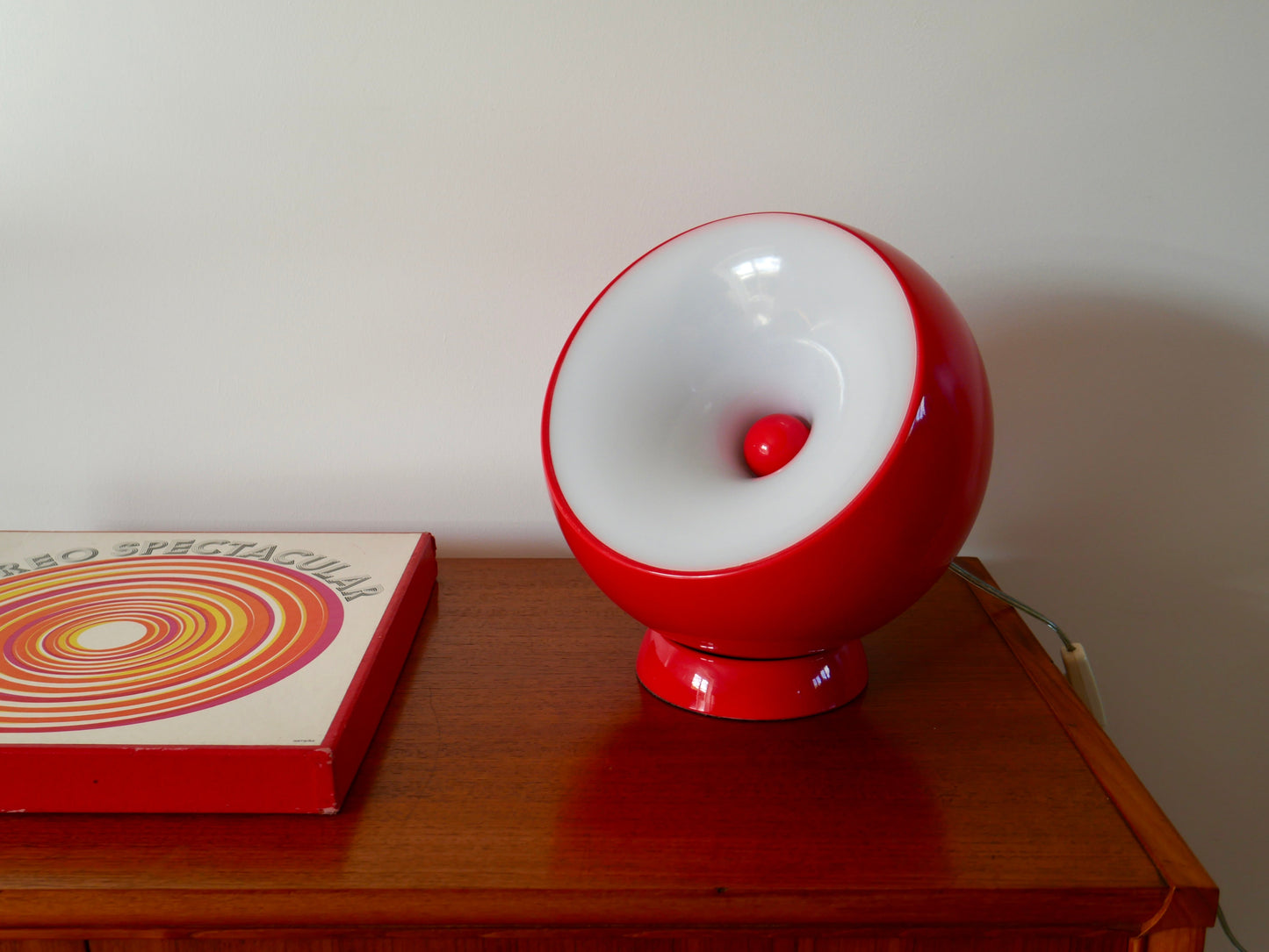 Lampe à poser Aluminor rouge modèle "Bouboule" années 70-80