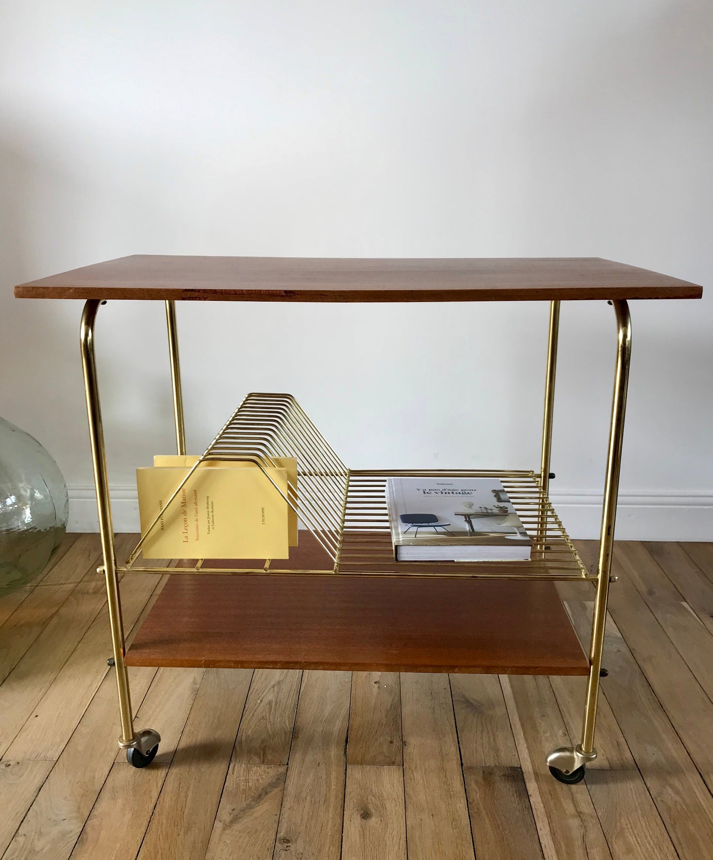 Desserte range vinyles en bois de hêtre et laiton années 50