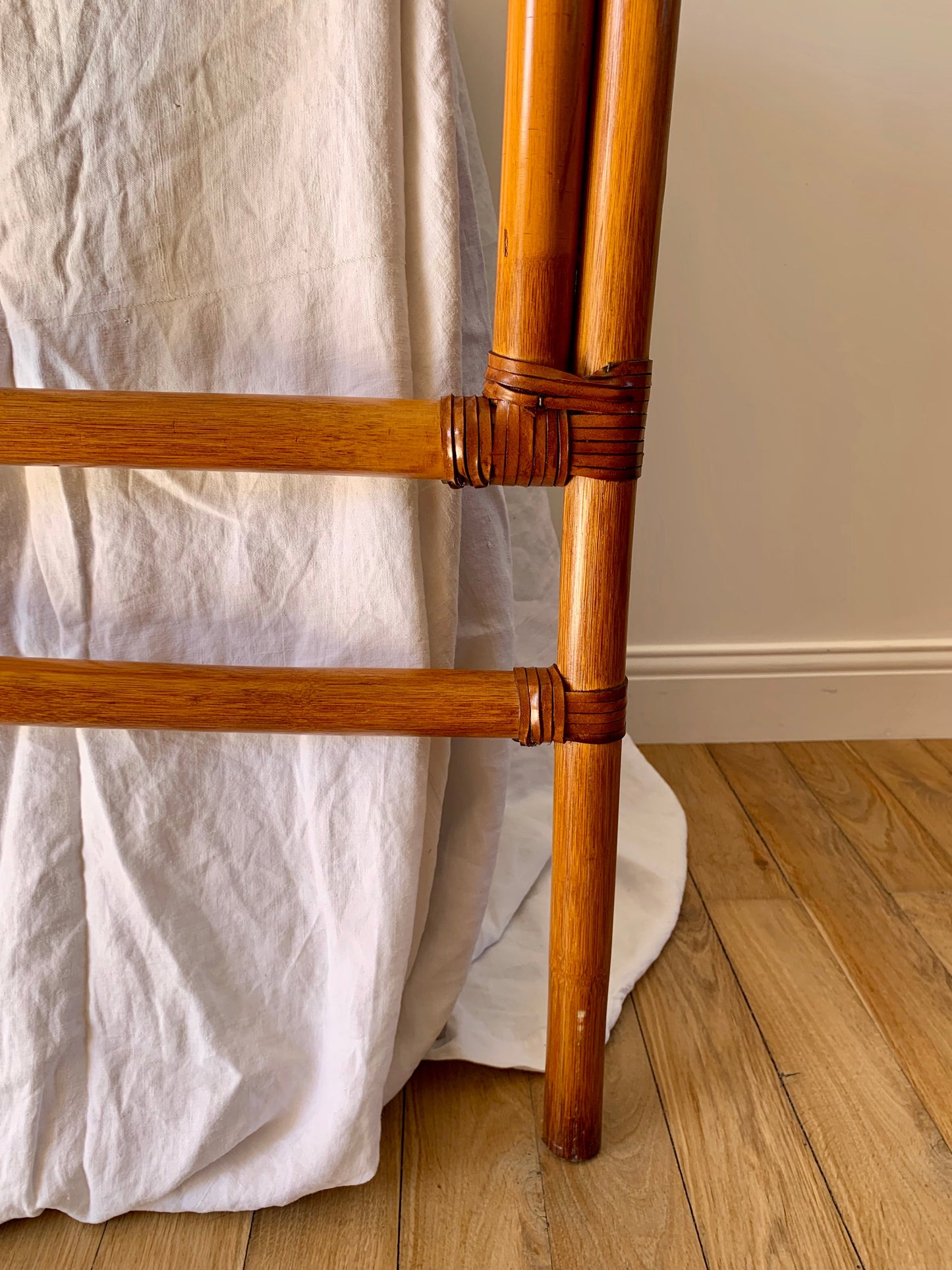 Tête de lit en rotin / bambou miel design années 60-70
