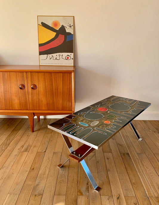 Table basse en céramique design pieds chrome et bois de hêtre abstrait Space Age années 70