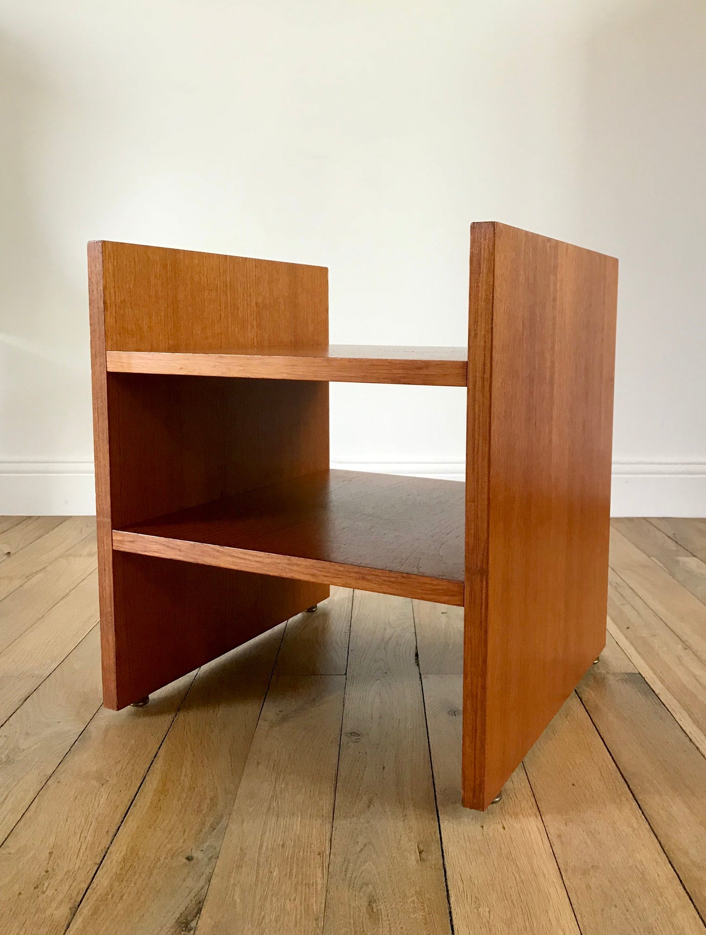 Table de chevet design scandinave en teck Mid-Century circa 1950