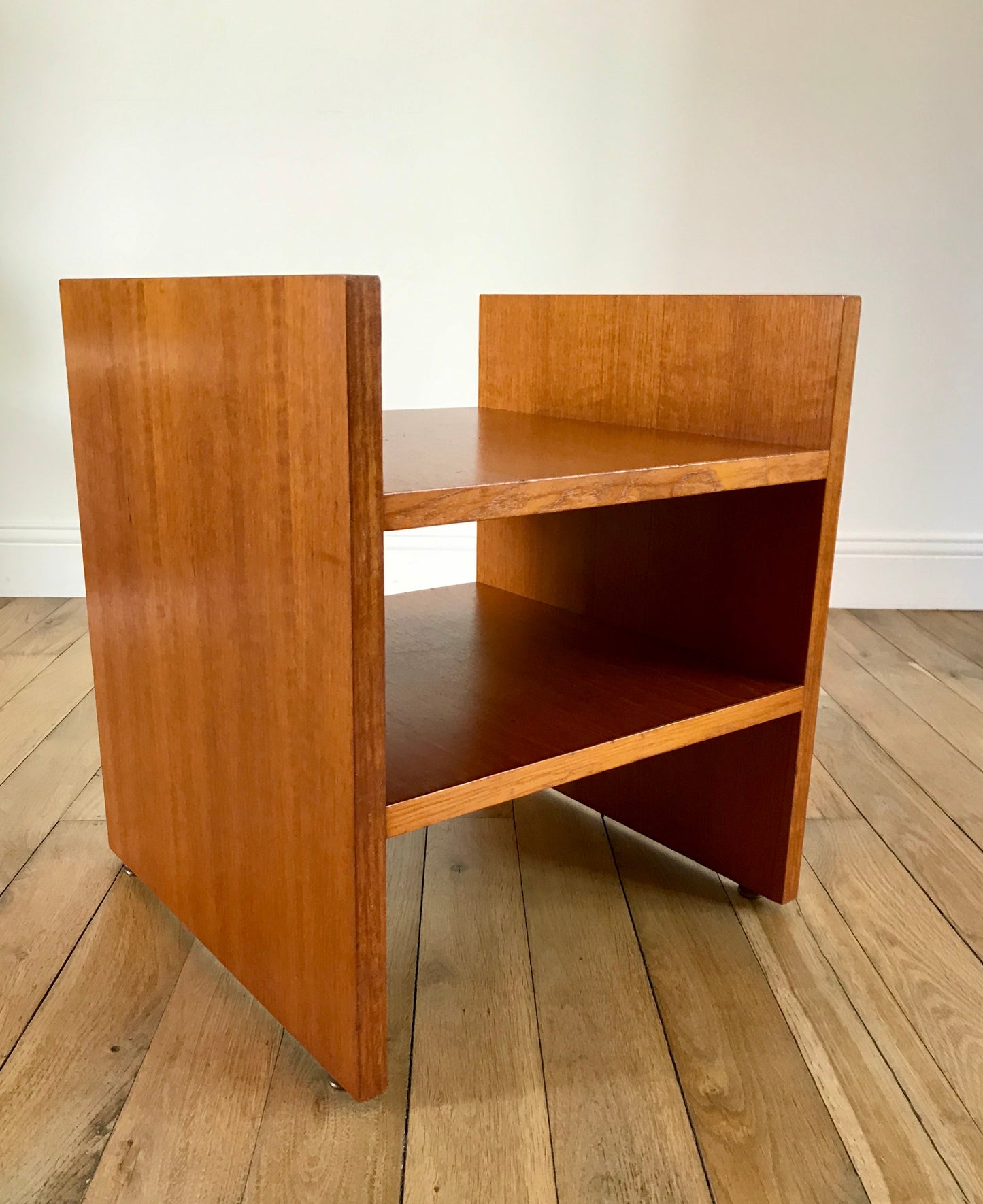 Table de chevet design scandinave en teck Mid-Century circa 1950