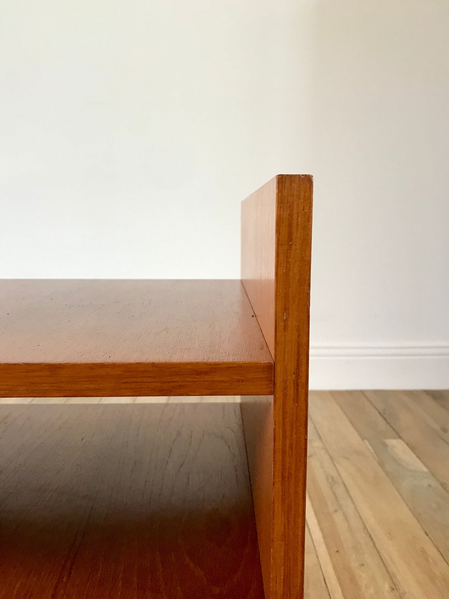Table de chevet design scandinave en teck Mid-Century circa 1950