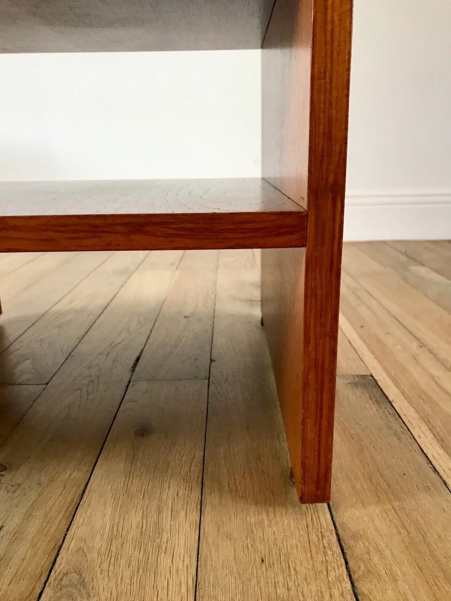 Table de chevet design scandinave en teck Mid-Century circa 1950