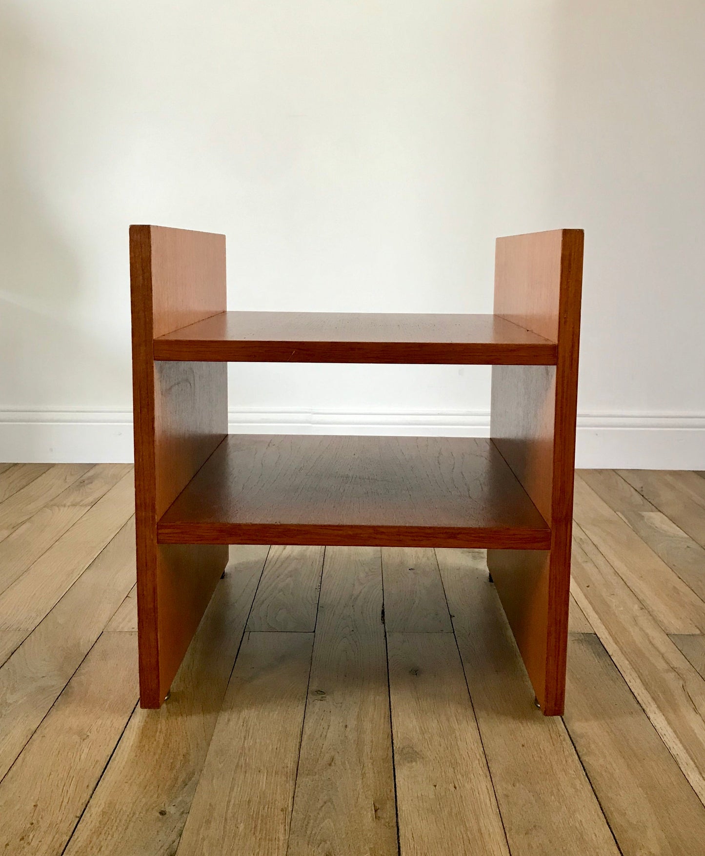 Table de chevet design scandinave en teck Mid-Century circa 1950