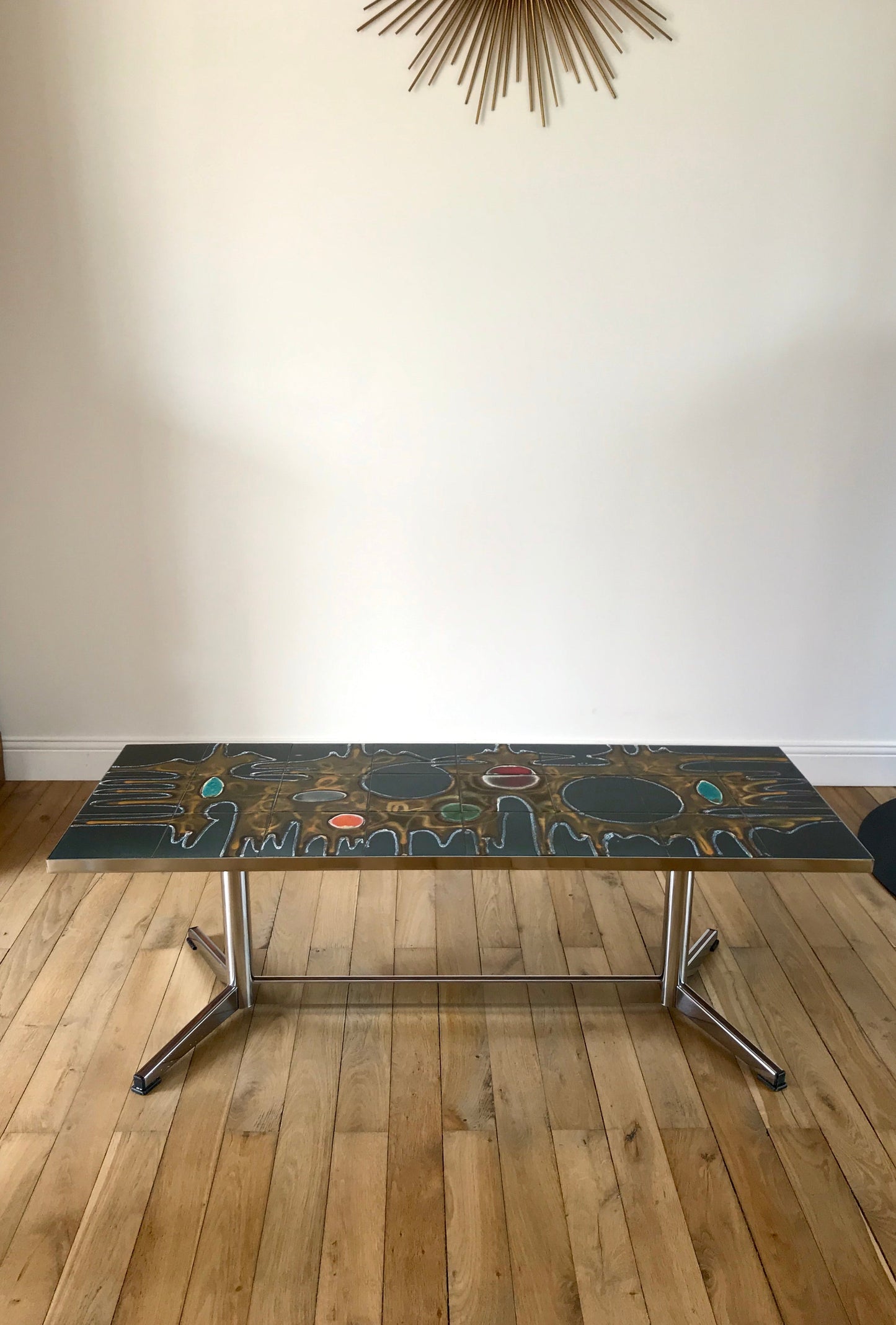 Table basse en céramique design pieds chrome abstrait Space Age années 70