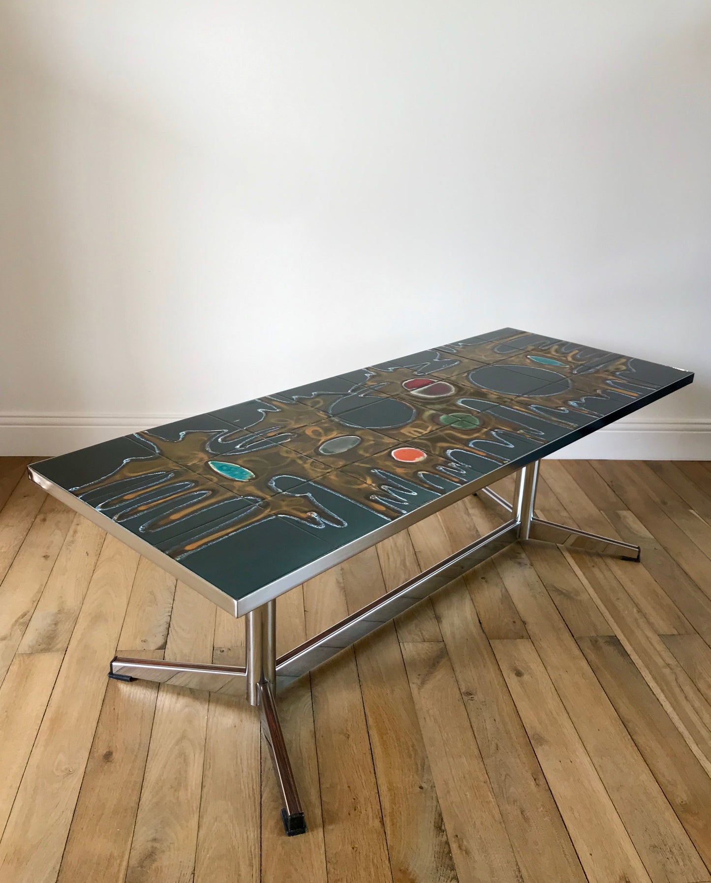Table basse en céramique design pieds chrome abstrait Space Age années 70
