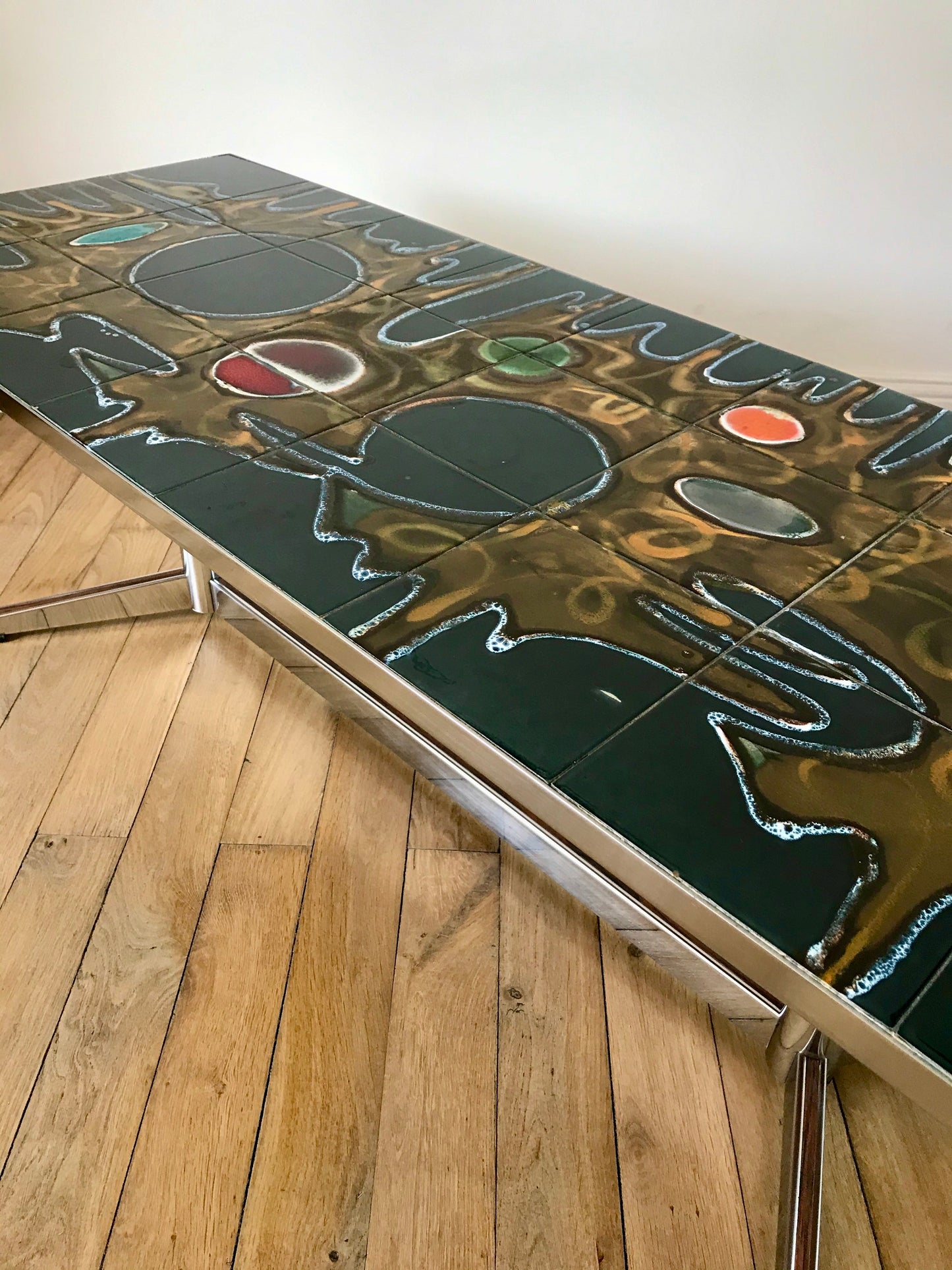 Table basse en céramique design pieds chrome abstrait Space Age années 70