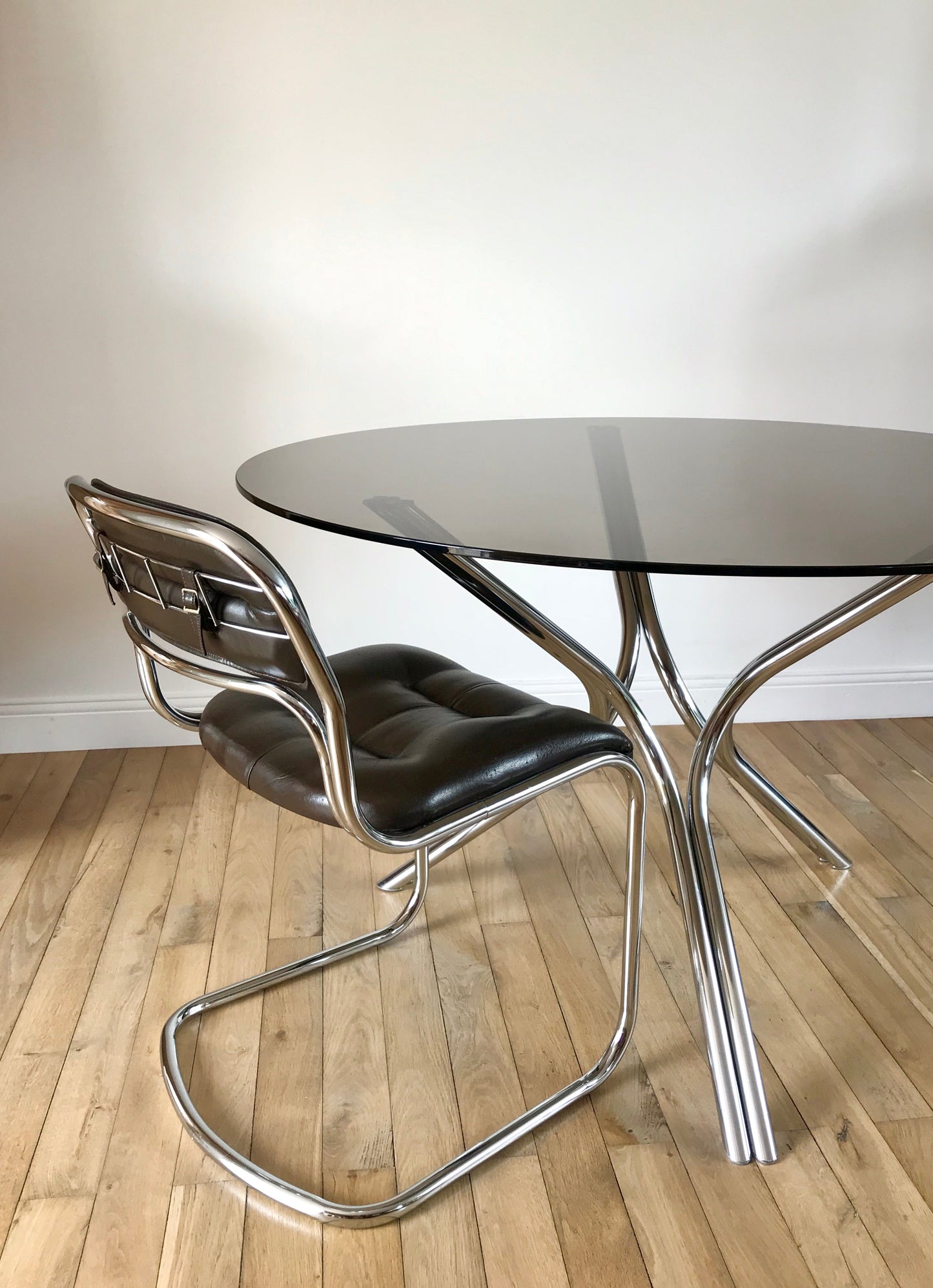 Table à manger / de salon en chrome et verre fumé années 70