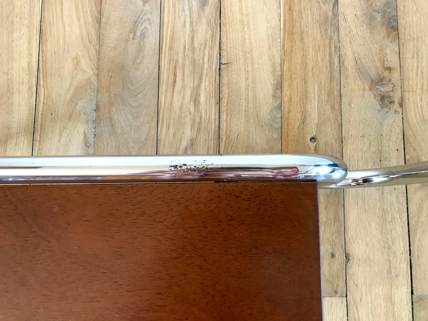 Table basse tubulaire en chrome et verre fumé design années 60-70