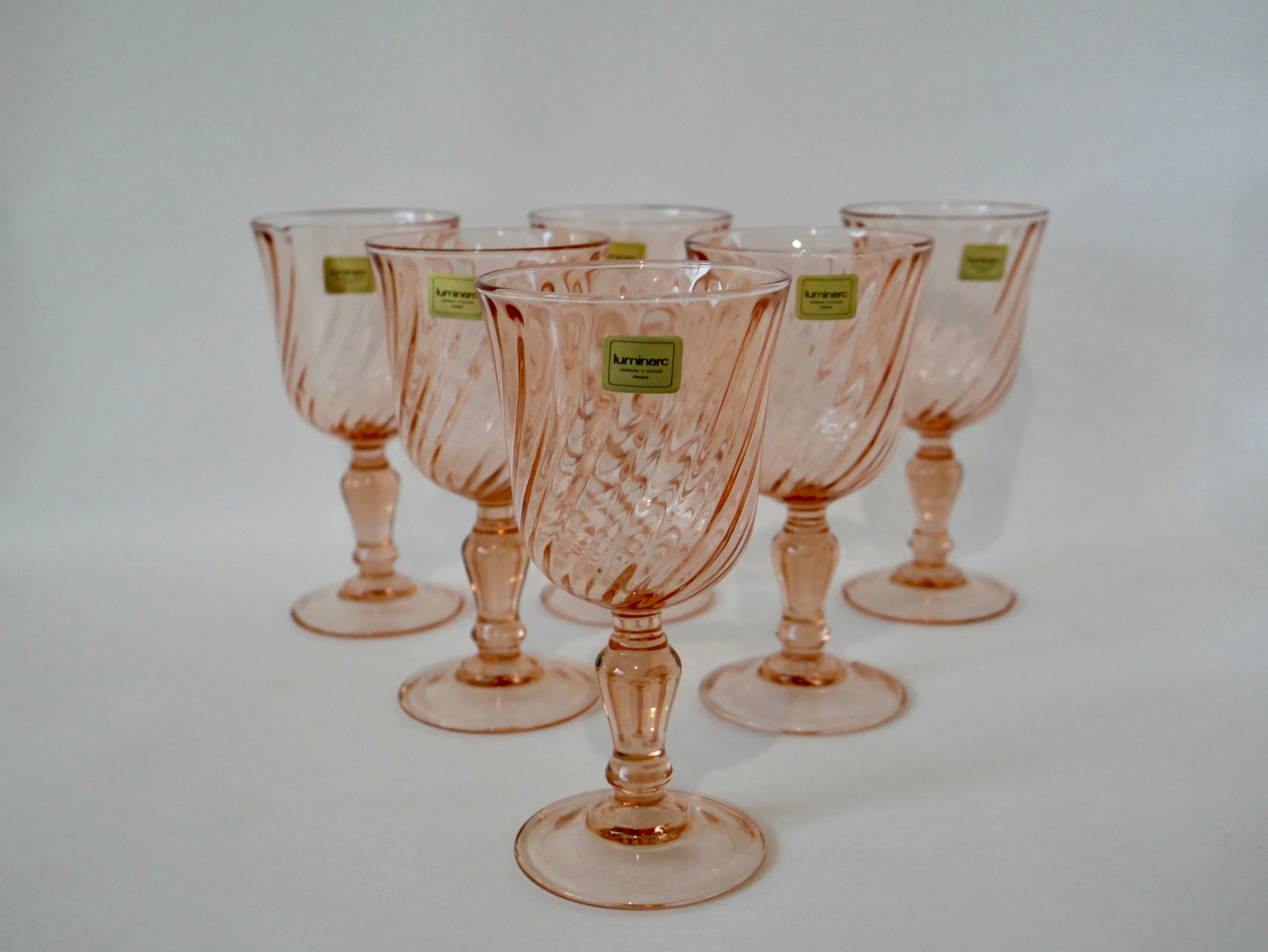 8 verres à pied en verre torsadé rose poudré - Rosaline Luminarc Arcoroc France - vintage années 80 - France 8 verres à pied en verre torsadé rose poudré - Rosaline Luminarc Arcoroc France - vintage années 80 - France